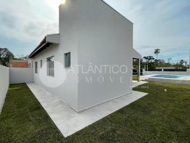 Casa com Piscina e grande espaço de terreno no Balneário Canoas/Pontal do Paraná