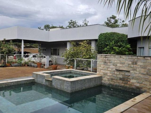 Casa com piscina e pomar no condomínio Estâncias Quintas da Alvorada