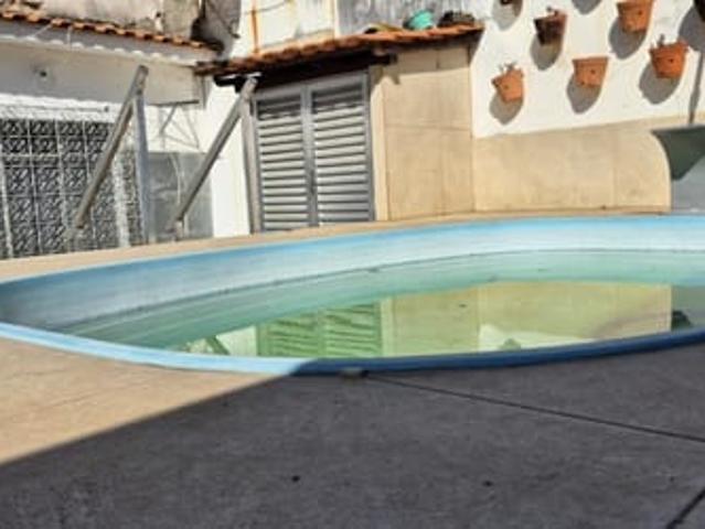CASA COM PISCINA E TUDO NOVINHO