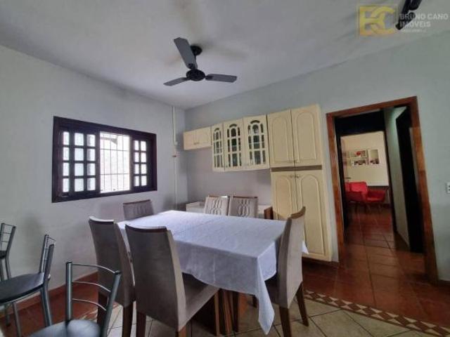 Casa com piscina em bairro residencial Jardim Peruíbe/SP