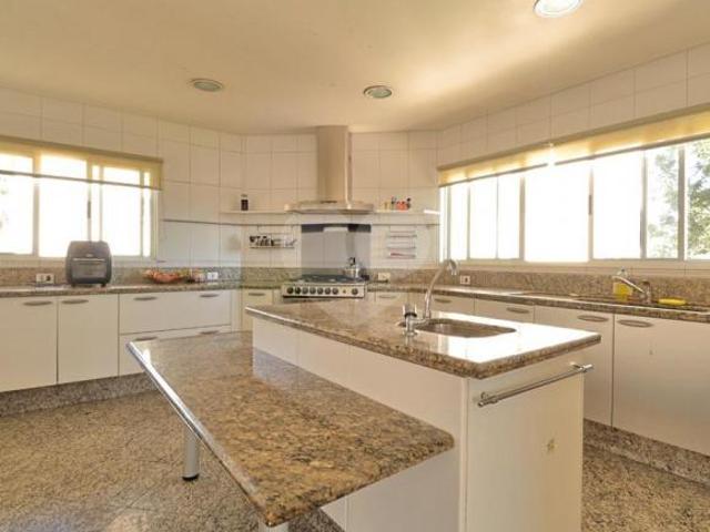 Casa com piscina em condomínio 041 997104652
