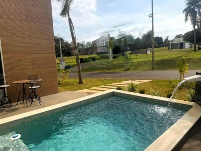 Casa com piscina em condomínio fechado a venda! Ganhe um carro junto!