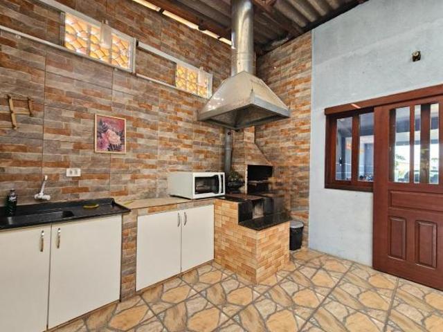Casa com Piscina, Espaço Gourmet e Terreno de 675m em São José dos Pinhais, Qualidade de Vida Total