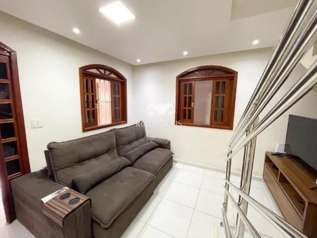 Casa com Piscina à Venda 03 Quartos, Suíte, 02 Vagas de Garagem no Bairro Diamante