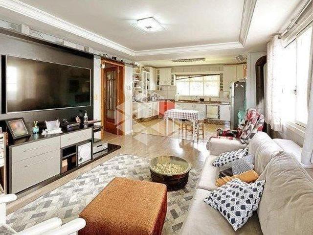 Casa com piscina, 3 dormitórios 01 suíte e 2 vagas de garagem