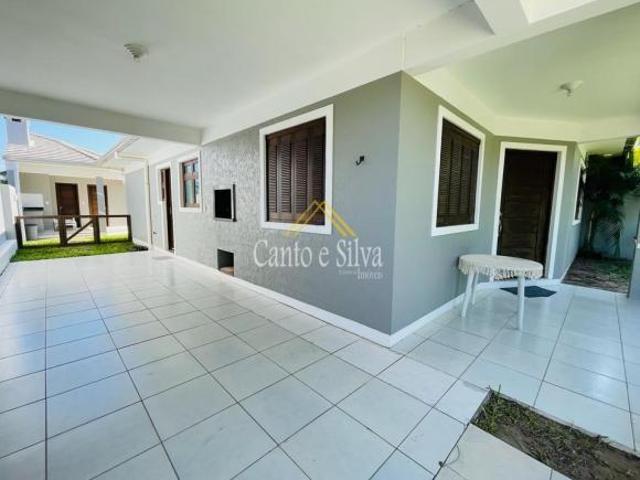 Casa com Piscina, 3 dormitórios suíte em Atlântida Sul