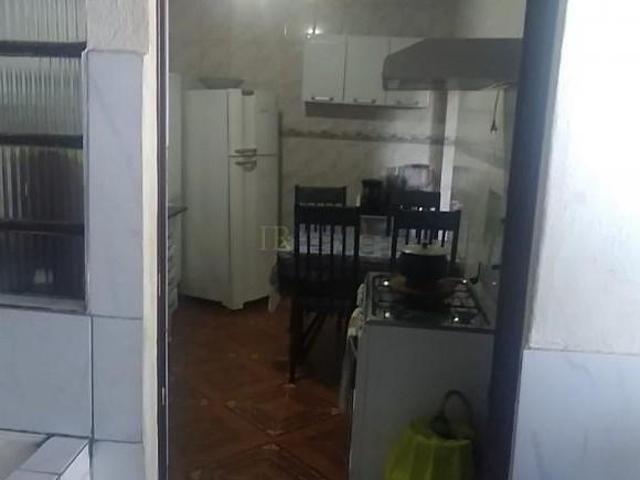 CASA COM PONTO COMERCIAL