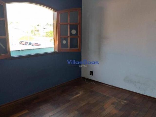 Casa com Ponto comercial com habite se