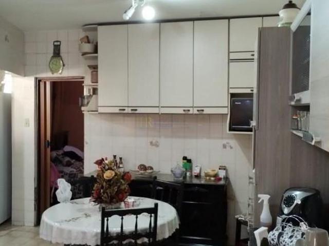 CASA COM PONTO COMERCIAL BEM LOCALIZADO