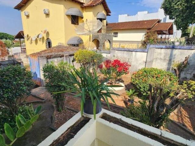 CASA COM QUASE 1300M2 E NO CENTRO