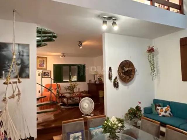 Casa com quintal generoso próximo á 28 de Março para venda