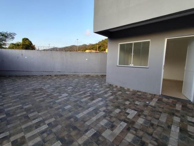 CASA COM QUINTAL GRANDE NO GUARUJÁ VITORIA PARK !