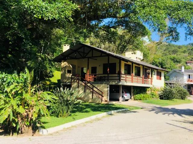 Casa com saida direto para o mar em Jurere