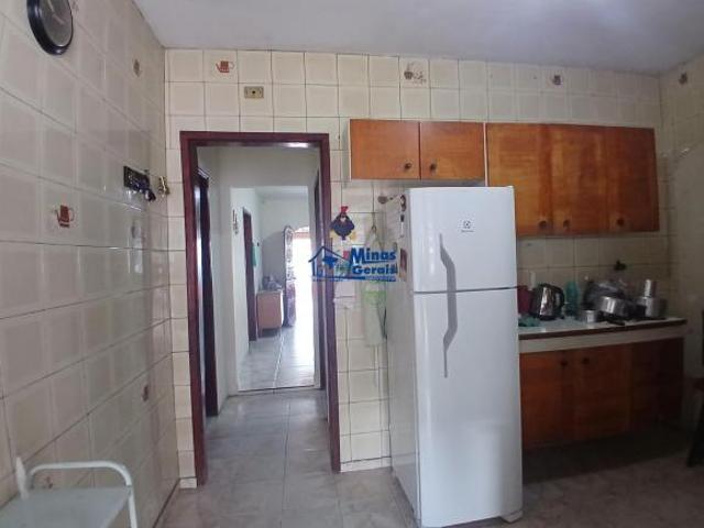 Casa com Salão Comercial à Venda Ótima Localização e 3 Vagas Cobertas