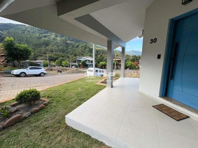 CASA COM SUÍTE PERTINHO DO CENTRO DE VALE REAL
