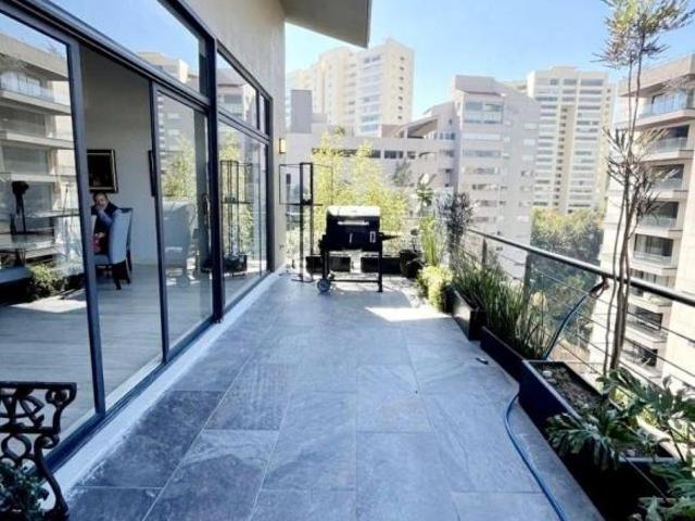 Casa como nueva con jardín privado y amenidades en Lomas Country Club