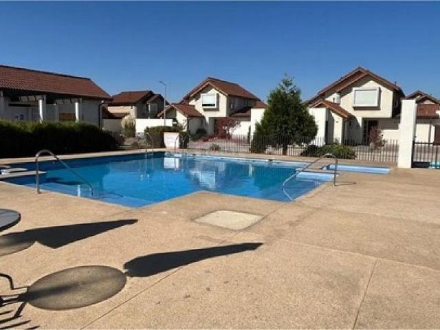 Casa como nueva en condominio la estancia las rastras, talca