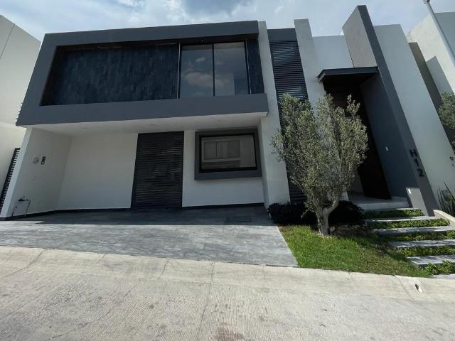 Casa Como Nueva en Lomas del Molino III | Doble Altura, Jard?n y Estudio