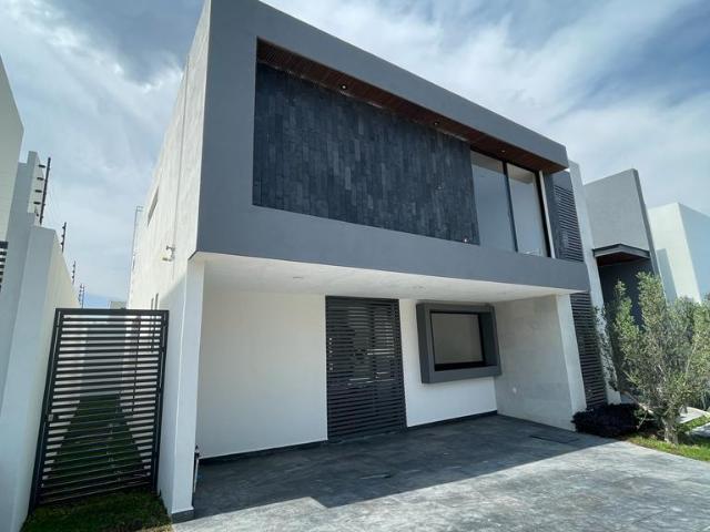 Casa Como Nueva en Lomas del Molino III | Doble Altura, Jard?n y Estudio