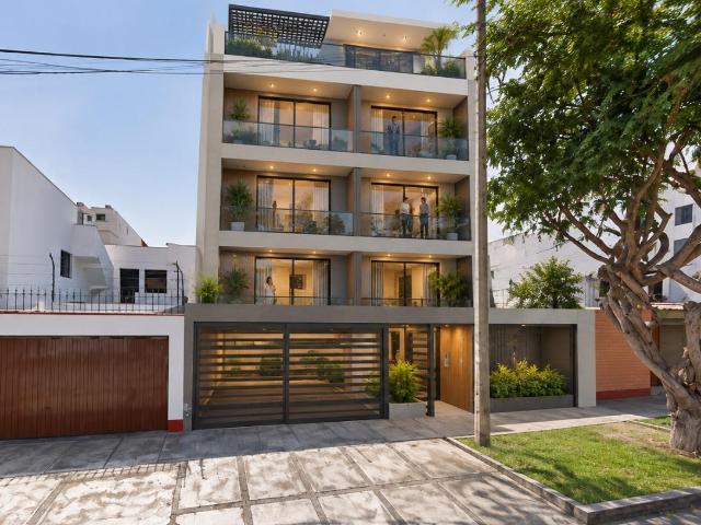 CASA COMO TERRENO VENTA LA CASTELLANA SURCO, AT. 315.9 M2, FRENTE 11.7 ML
