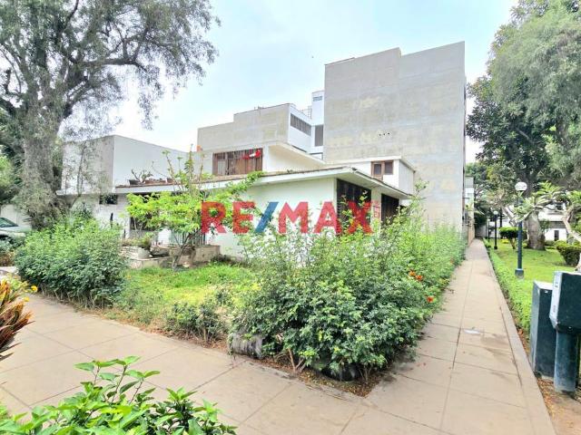 Casa Como Terreno At 405 M² En Aurora – Miraflores | Frente A Parque | 3 Frentes