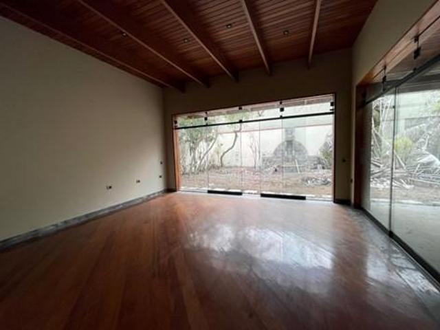 Casa como Terreno en Venta en San Isidro