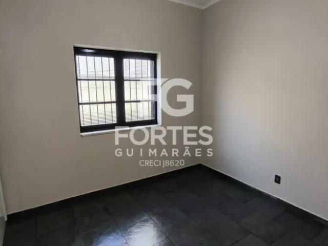 Casa Comercial Térrea 173m² com 3 quartos sendo 1 suíte e com armários, na Rua Camilo De Mattos