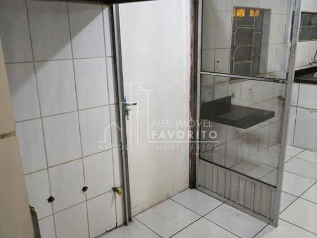 Casa Comercial à Venda na Rua do Retiro, Jundiaí Salão Amplo