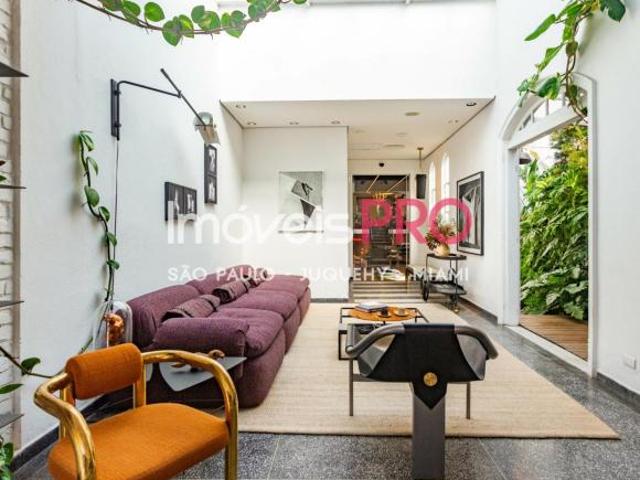 Casa Comercial à Venda em ponto nobre na Vila Madalena, ao lado do Beco do Batman !