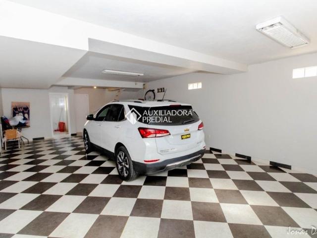 Casa comercial com 3 quartos e 326m² para alugar em Fátima, Canoas