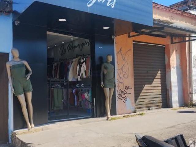 CASA COMERCIAL COM 03 LOJAS E DUAS CASAS