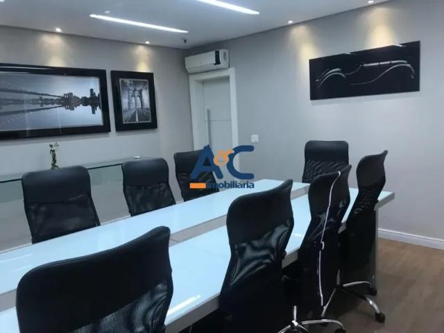 Casa comercial com 03 quartos no bairro Castelo