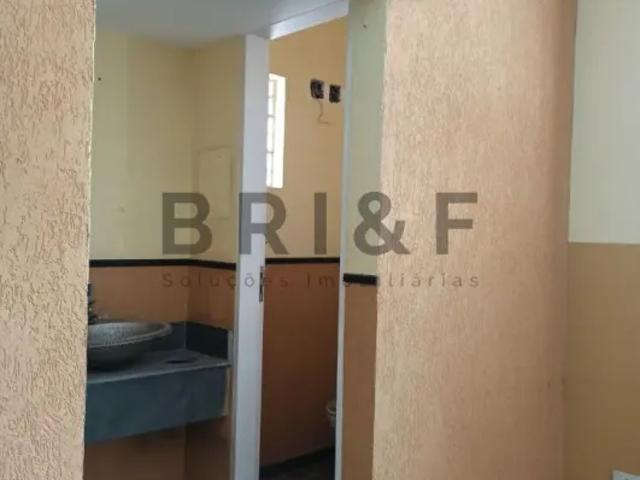 Casa Comercial com 161m², 3 salas e 1 vaga de garagem na Chácara Santo Antônio