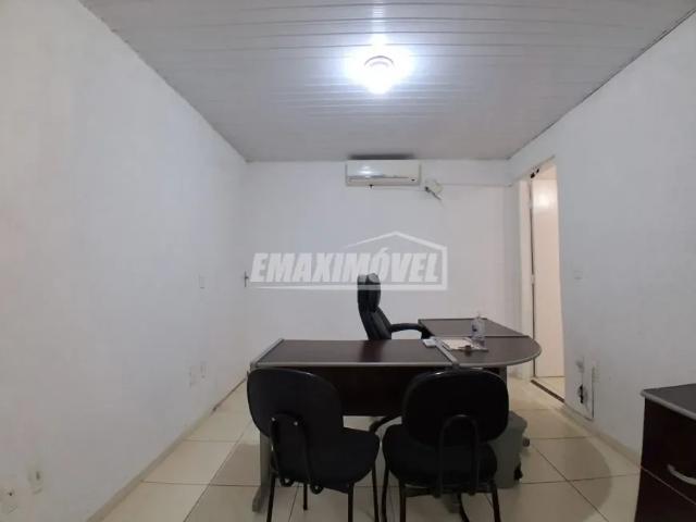 Casa comercial com 4 salas na Vila Hortência