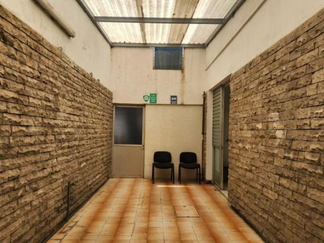 CASA COMERCIAL EN VENTA A UNA CALLE DEL PARQUE HIDALGO