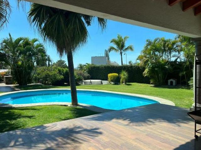 Casa Comercial en Burgos Temixco MAZ 1579 Cc