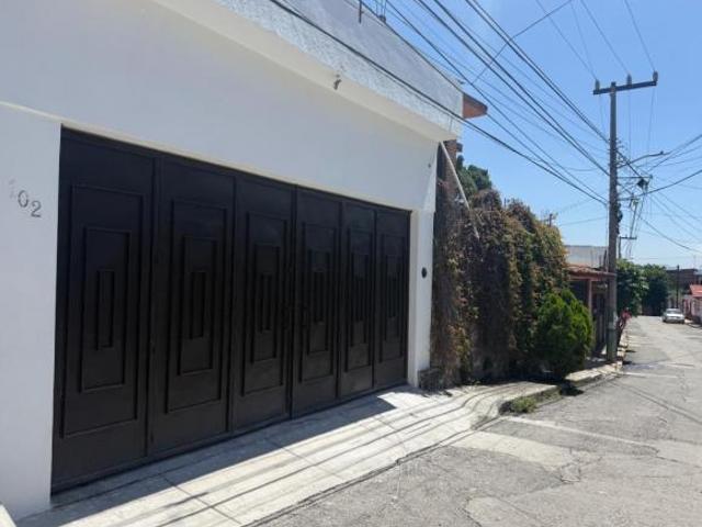 Casa Comercial en Lotes Alegría, Cuernavaca, Morelos