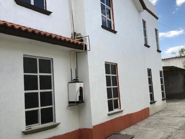 Casa comercial en renta en San Felipe Tlalmimilolpan, Toluca, espaciosa y funcional