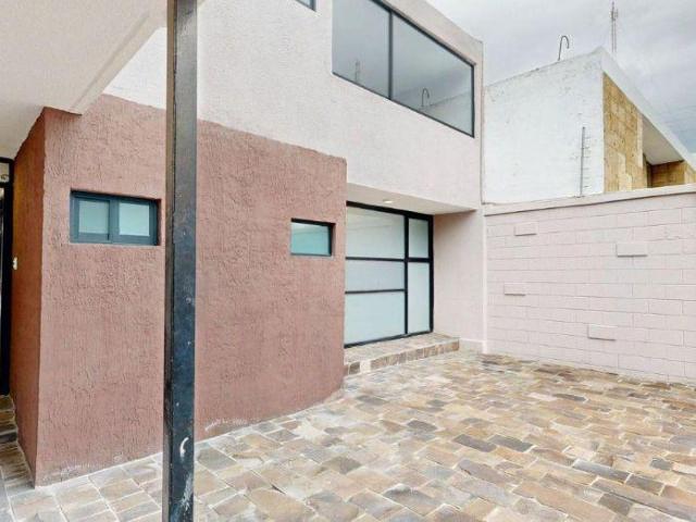 CASA COMERCIAL EN RENTA JARDINES DEL MORAL LEON, GTO. ZONA NORTE. CERCA DE PASEO DEL MORAL