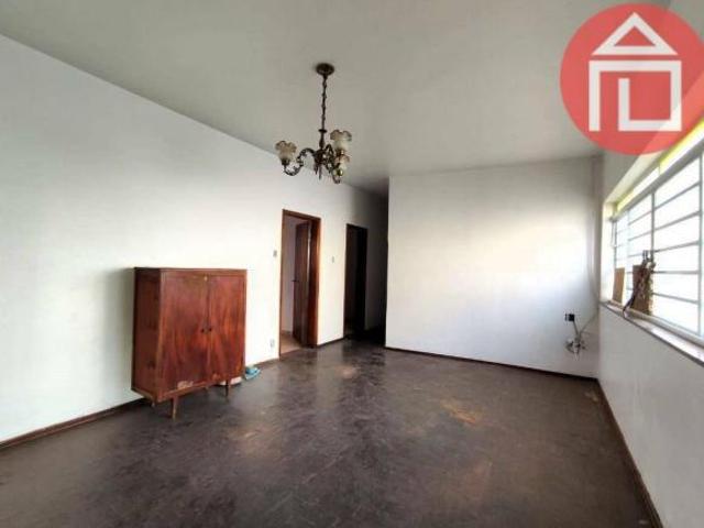 Casa comercial espaçosa com 3 dormitórios no Centro à venda, 180 m² por R$ 500.000 Centro Bragan