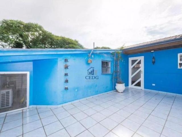 Casa comercial espaçosa no água verde com 8 vagas e terreno amplo