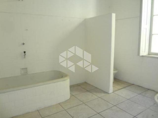 Casa Comercial Muito Bem Localizada