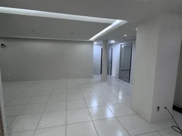 Casa Comercial na Agamenon Magalhães. 480m2 de Área Útil. 14 Vagas. Próx ao Itaú e Mc Donalds