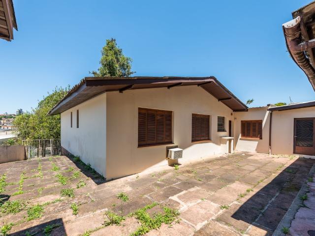 Casa Comercial na Av. Wenceslau Escobar – Bairro Tristeza