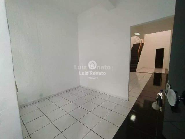 Casa comercial para alugar em excelente ponto, próximo à Av. Prudente de Morais!