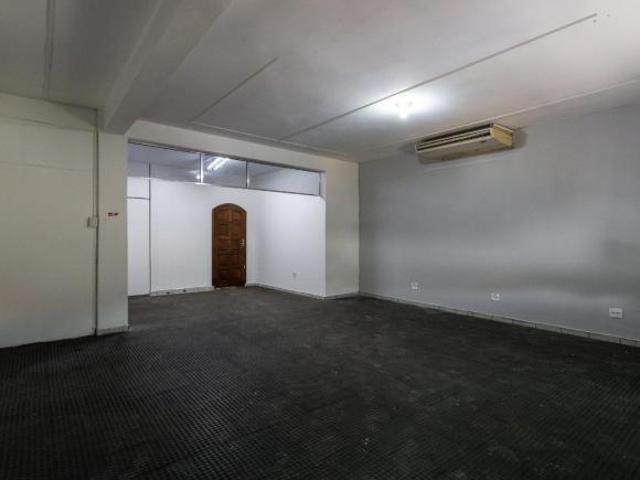 Casa comercial para venda em Parque Maria Domitila, 242m²