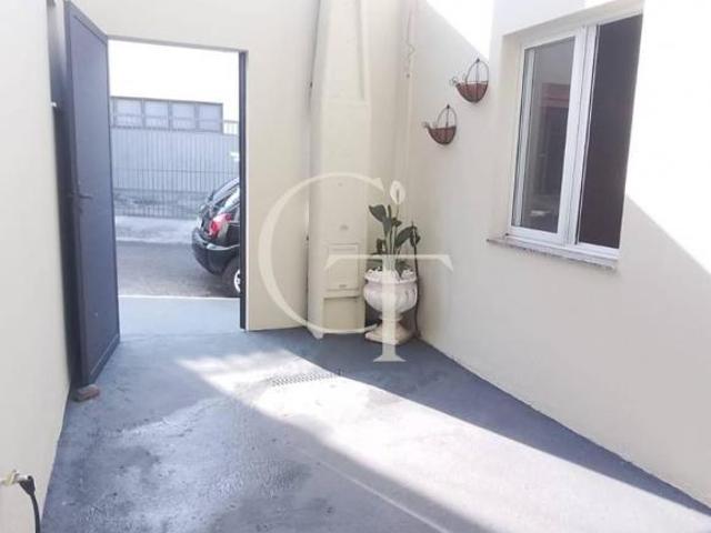Casa Comercial Reformada com 5 salas, 1 Salão Amplo e 3 Banheiros para vender