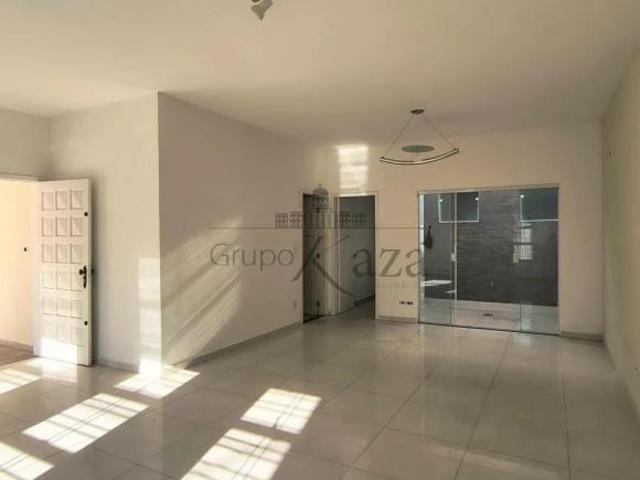 Casa Comercial Residencial Centro Jacareí 4 Dormitórios 161m² * Estuda Permuta.