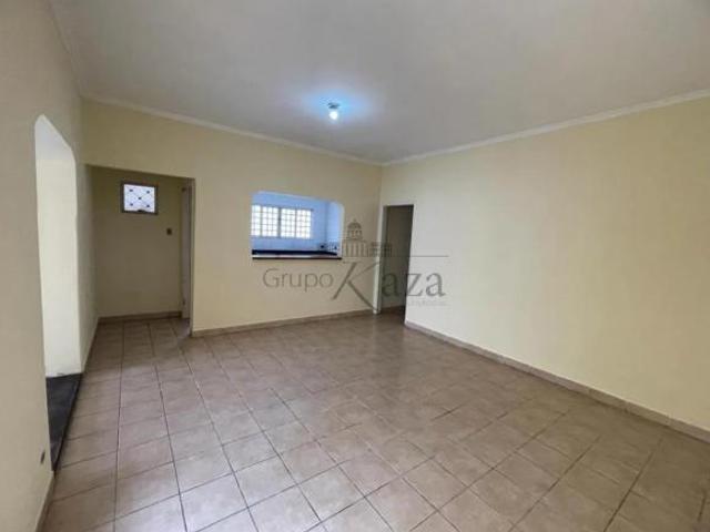 Casa Comercial Residencial Centro Jacareí 2 Dormitórios 200m²