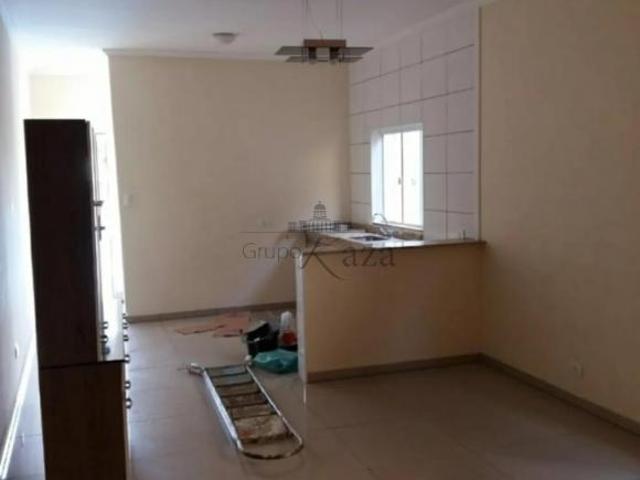 Casa Comercial Residencial Eugênio de Mello 2 Dormitórios 64m²